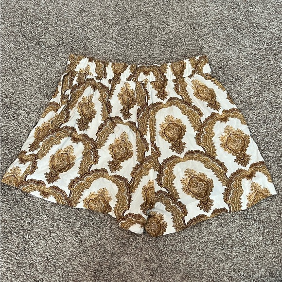 H&M High Waisted Shorts - Picture 2 of 5